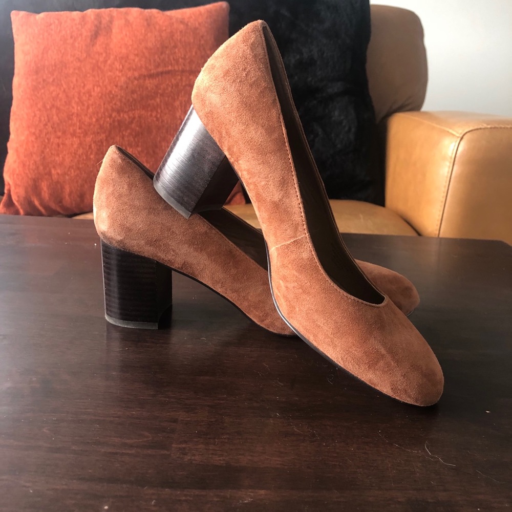 Adrienne Vittadini suede shoes